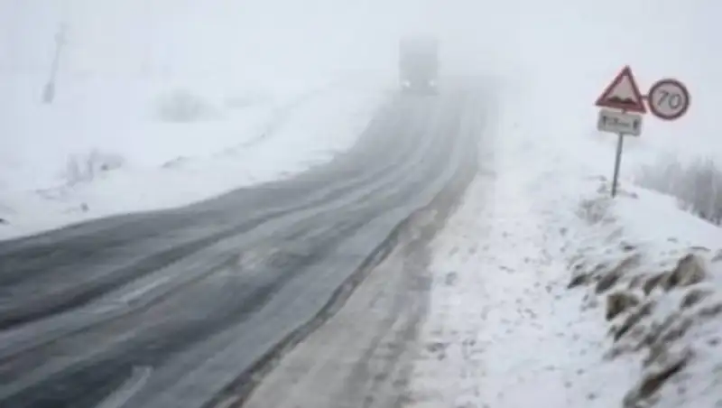 В Казахстане из снежных заносов спасено 353 человека