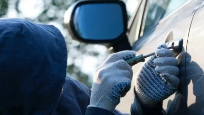 Двух серийных автоворов, находящихся под подпиской о невыезде, задержали в Караганде