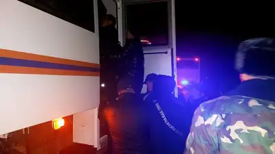 Актюбинские спасатели эвакуировали 63 граждан Узбекистана, фото - Новости Zakon.kz от 12.03.2023 17:07