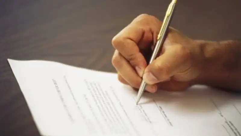 Казахстанцы подписывают трудовые договоры не глядя