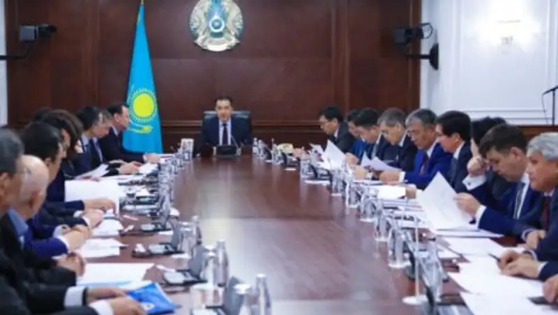 Начала работу нацкомиссия по переходу казахского языка на латиницу