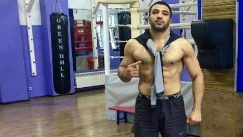 Казахстанский тяжеловес за два раунда «удосрочил» соперника в Санкт-Петербурге