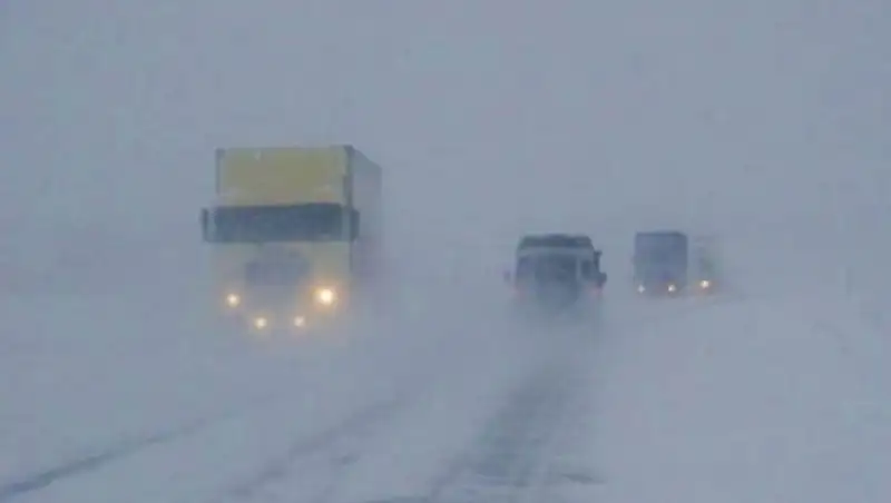 В шести областях Казахстана ограничено движение транспорта