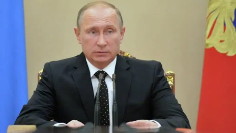 Путин возложил цветы к могиле Ислама Каримова в Самарканде