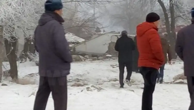 Крушение самолета под Бишкеком: погибли 16 человек, в том числе 6 детей