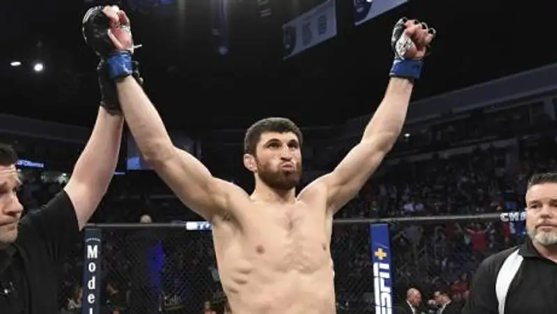 Анкалаев нокаутировал Куцелабу в первом раунде в рамках UFC 254