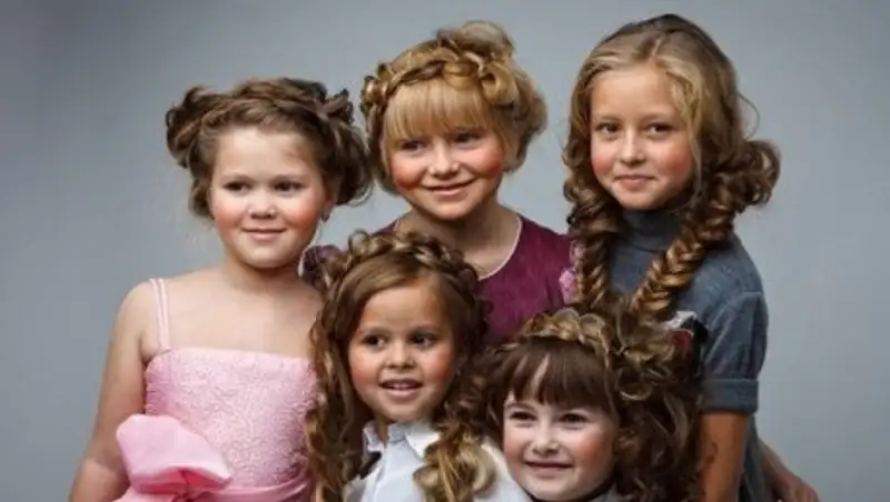 Снова в школу: 7 замечательных причесок, которые легко сделать на праздник 1 сентября