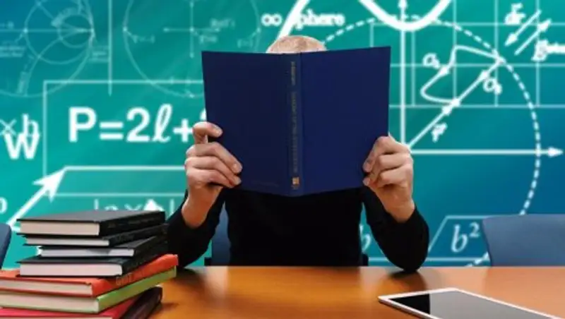 Директора и учителя школы в Алматинской области осудили за взятку