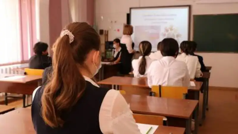 Алматинцев испугали заменой имен школьников на номера