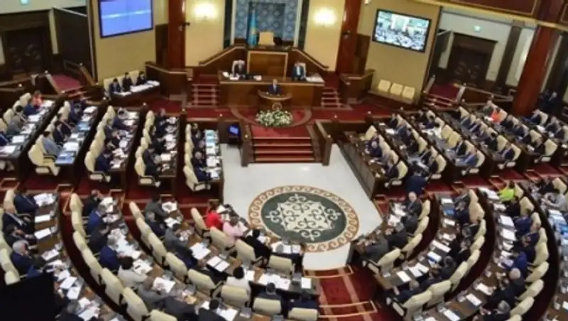 Елбасы: 2020 жыл&#1171;а &#1179;арай &#1178;аза&#1179;стан 12 жылды&#1179; о&#1179;ыту&#1171;а толы&#1179;тай к&#1257;шіріледі