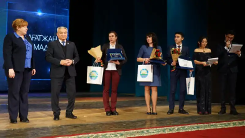 В Семее наградили лучших представителей молодежи на областном форуме "Наш №1"