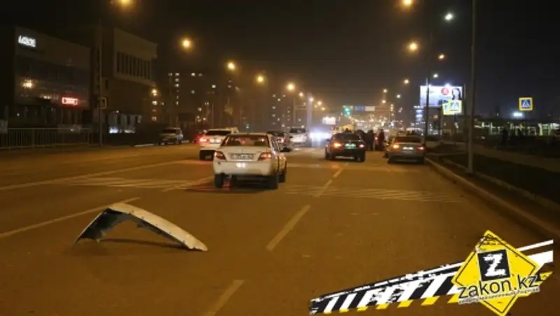 В Алматы водитель не справился с управлением, пострадали шесть авто