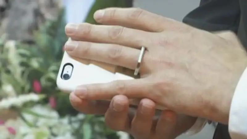 В США мужчина женился на iPhone 6S