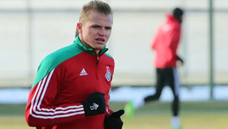 Продемонстрировавший майку с Путиным футболист потребовал оставить его в покое