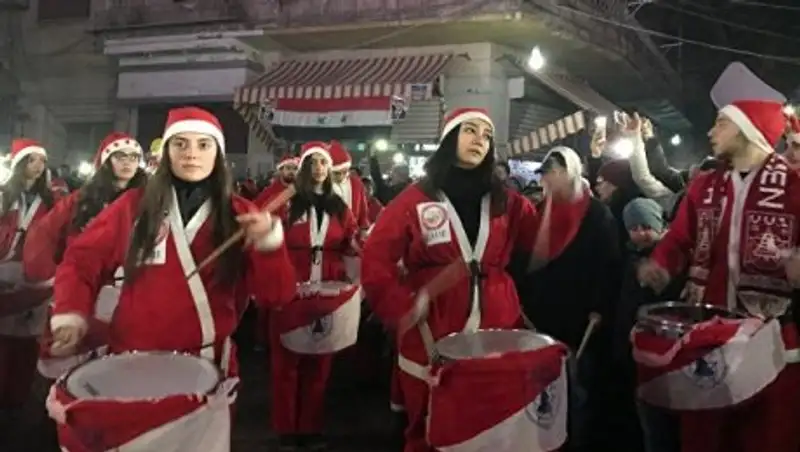 На улицах Алеппо проходит массовое празднование победы