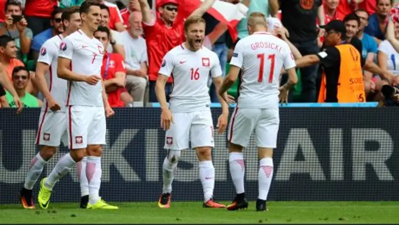  Блащиковски открыл счет в матче Швейцария - Польша