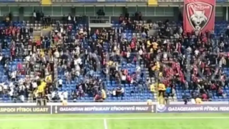 Драка футбольных фанатов в столице попала на видео