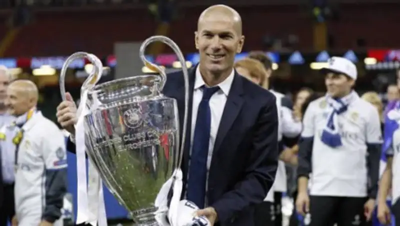 "Реал" объявил о возвращении Зидана на пост главного тренера