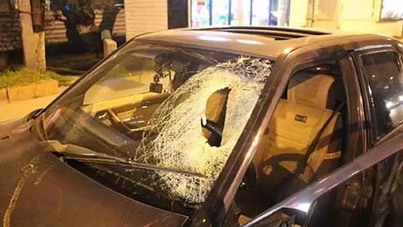 Водитель Мерседеса насмерть сбил женщину и врезался в микроавтобус в Алматы