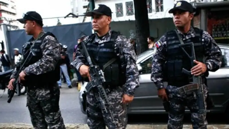 В Венесуэле один человек погиб и 25 ранены после нападения на полицию