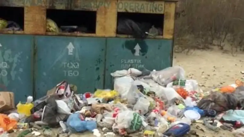 "Голубая бухта" превращается в мусорную свалку в Мангистау