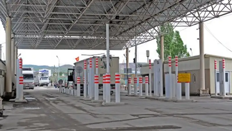 Жээнбеков ратифицировал закон о демаркации границы с Казахстаном