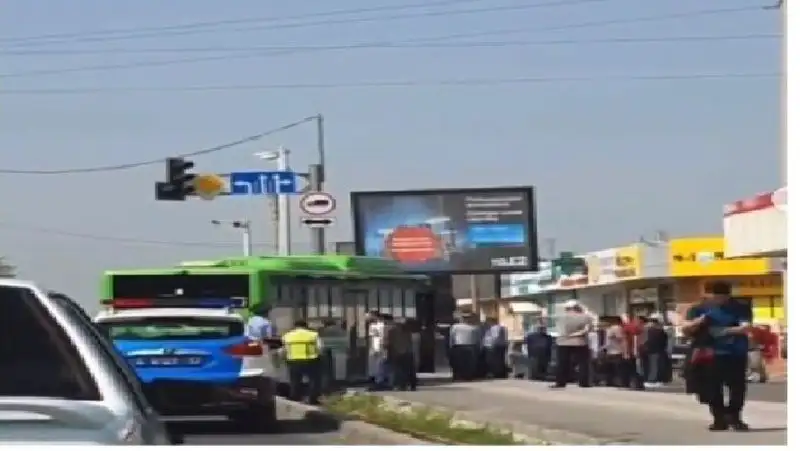 Водитель потерял сознание за рулем автобуса в Шымкенте