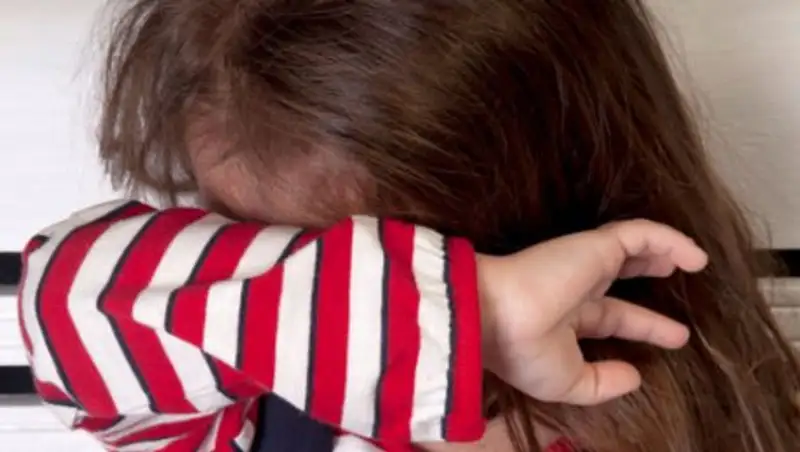 В Алматы избитая девочка кидалась под машины