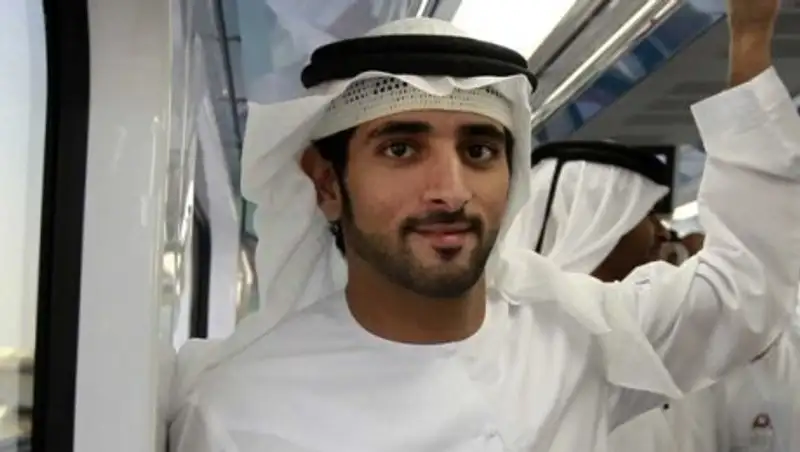 Наследный принц Дубая помог вытащить застрявший в пустыне грузовик