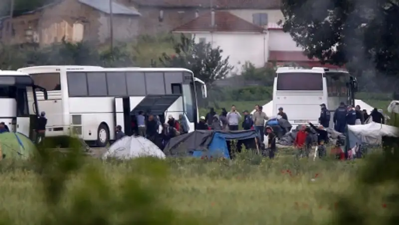 СМИ: около 850 мигрантов вывезены из лагеря Идомени в Греции