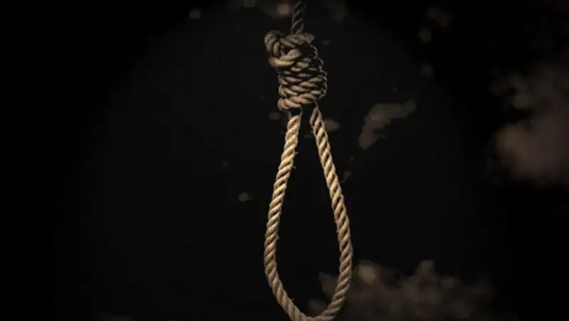 Школьная учительница повесилась в лесу