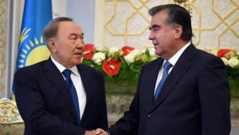 Назарбаев и Рахмон обсудили погоду в Астане