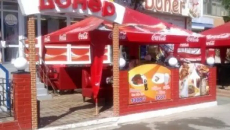 В Астане донерная полностью сгорела из-за взрыва газового баллона