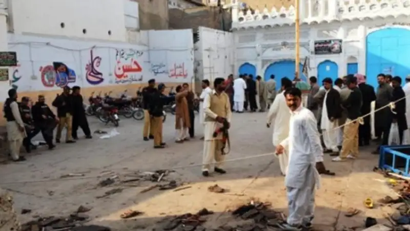 В Пакистане возле мечети началась перестрелка