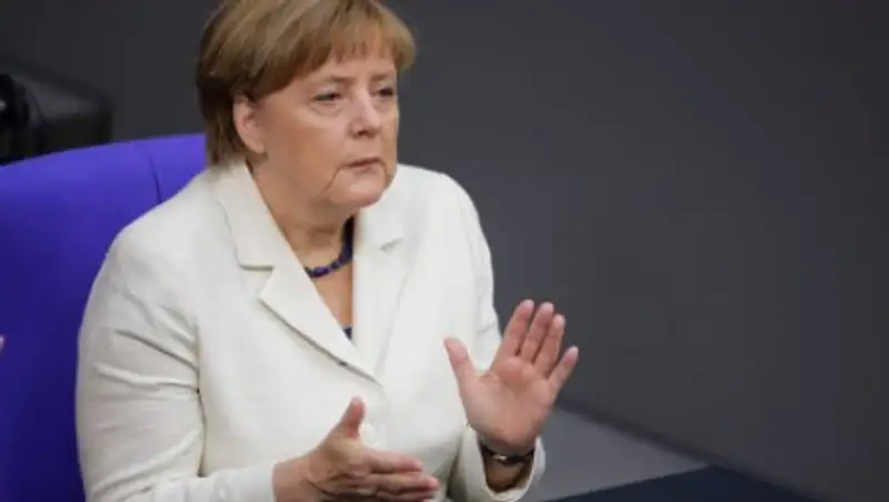 Меркель заявила о необходимости увеличить расходы Германии на оборону