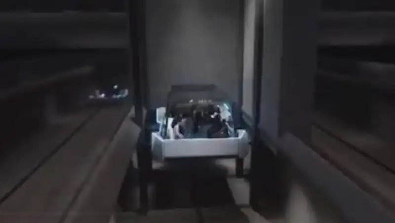 Илон Маск показал подземный скоростной электробус