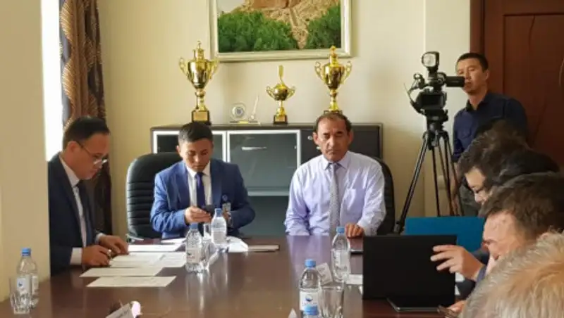 Сельский аким отдал сыну служебное авто и получил выговор