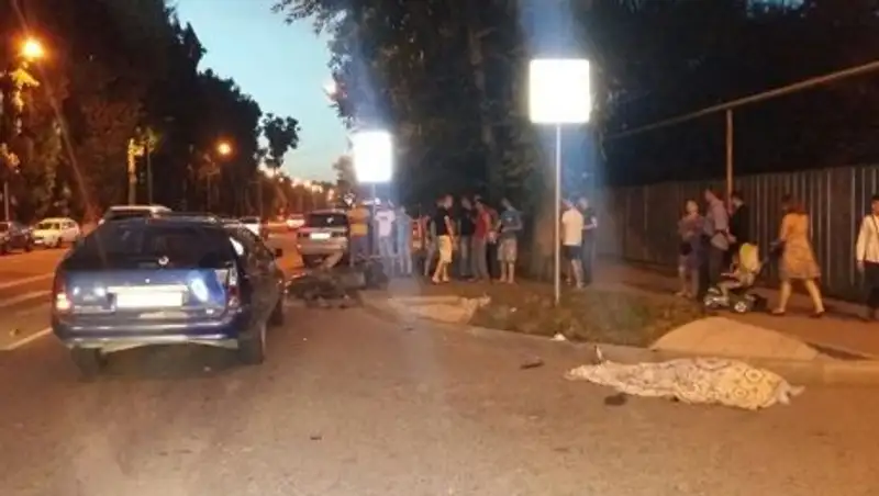 Пассажирка скутера погибла в ДТП в Алматы