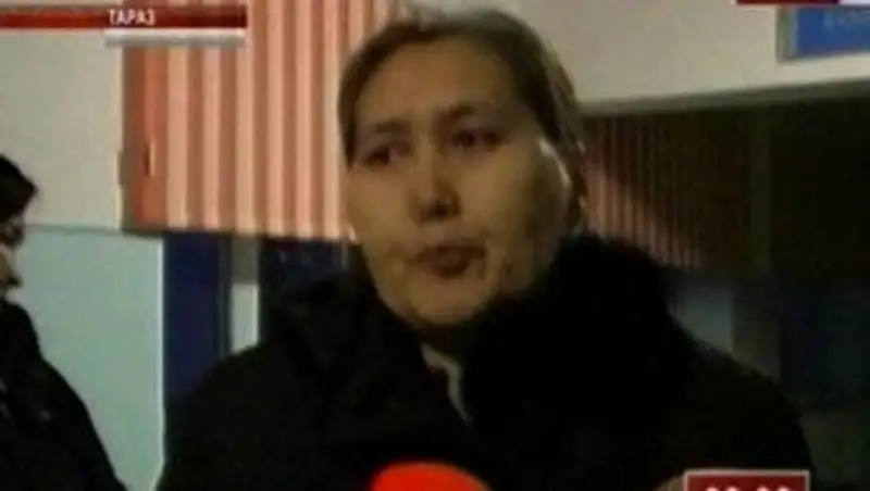 В Таразе учителя одной из средних школ требуют увольнения директора