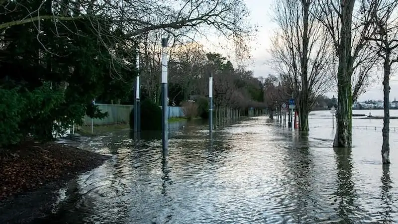 Центральный парк затопило в Караганде
