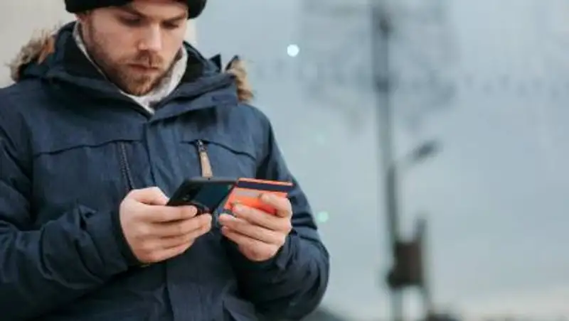 Количество банковских карт на руках казахстанцев достигло рекорда