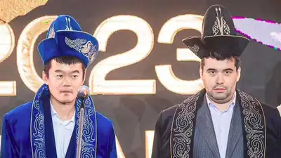 В чапан нарядили чемпиона по шахматам в Астане , фото - Новости Zakon.kz от 02.05.2023 07:24