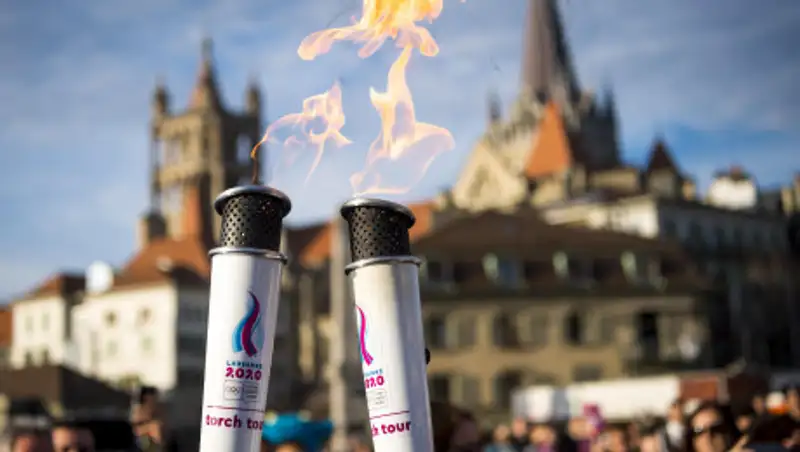 Участникам эстафеты олимпийского огня будут постоянно измерять температуру из-за коронавируса