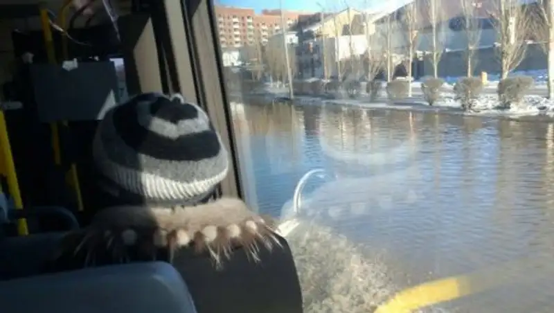 В Астане затопило проспект Момышулы