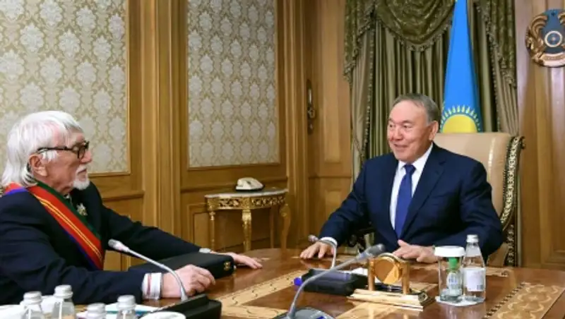 Назарбаев встретился с Народным артистом Казахстана Сабитом Оразбаевым