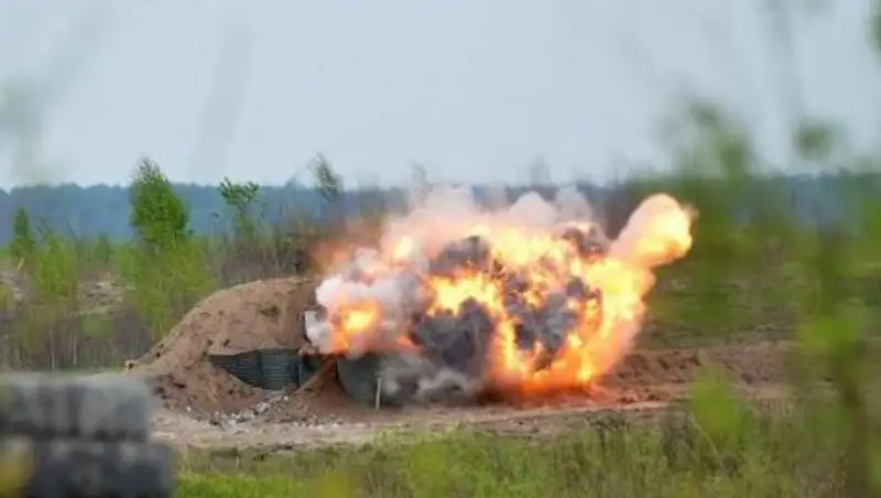 На украинском военном полигоне прогремел взрыв, есть раненый