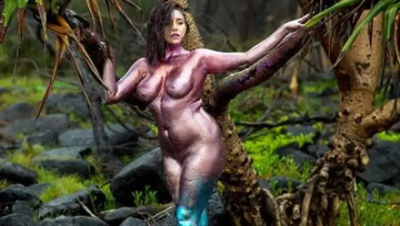 Женщины нашли способ публиковать обнаженные фото в соцсетях