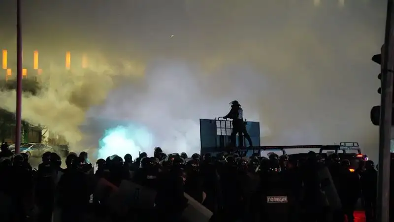 Нападавшие на здание ДП Алматы имели спецподготовку и экипировку — Азирбек