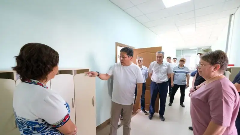 Досаев рассказал, когда завершат строительство проблемных соцобъектов