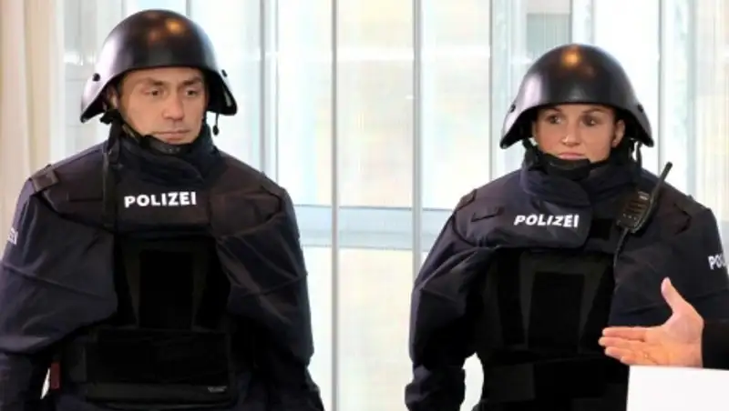 Пользователи соцсетей высмеяли новую форму немецких полицейских